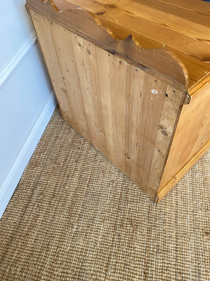 Pine Chest of Drawers