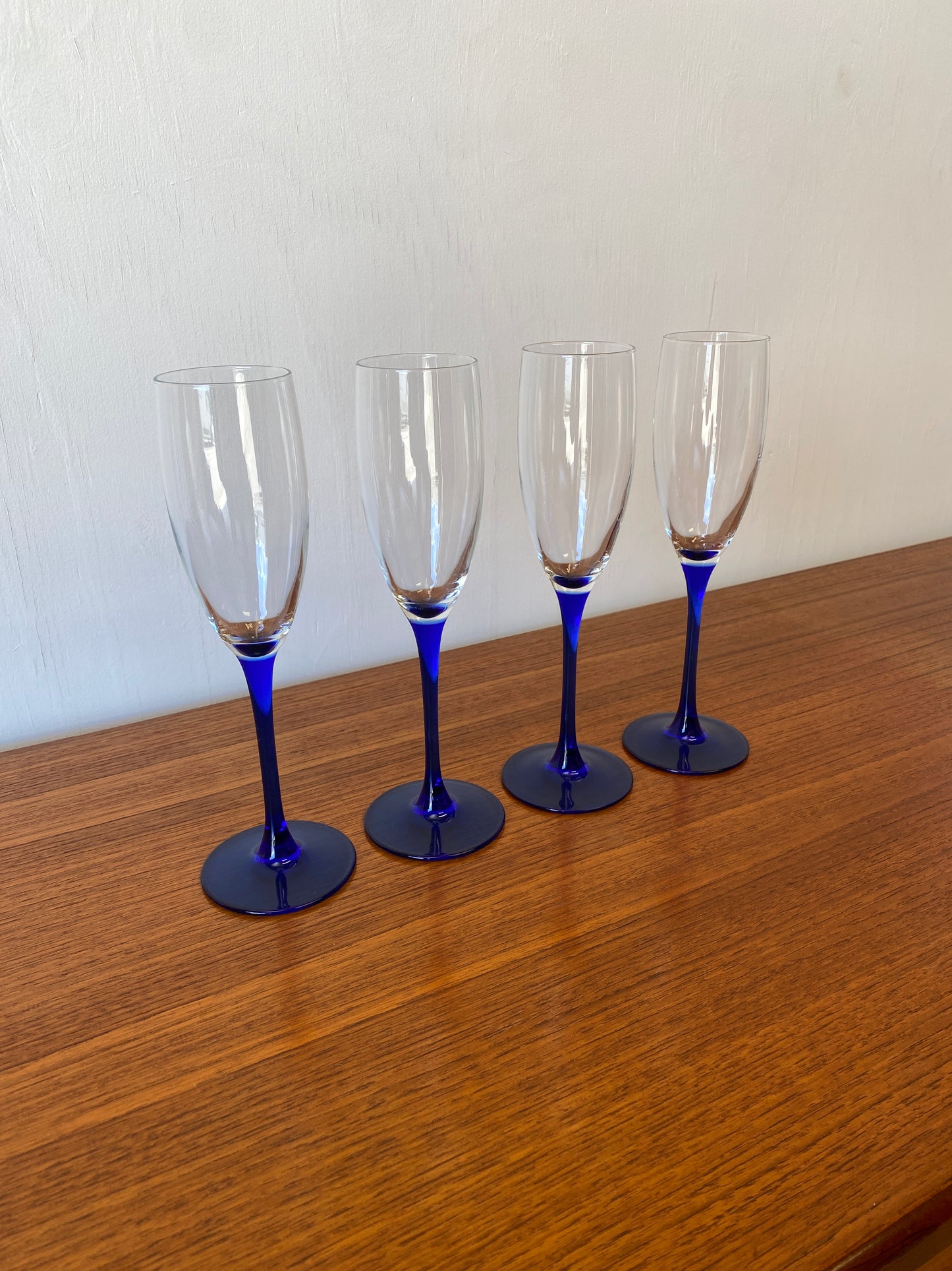 Navy Luminarc Flutes x 4