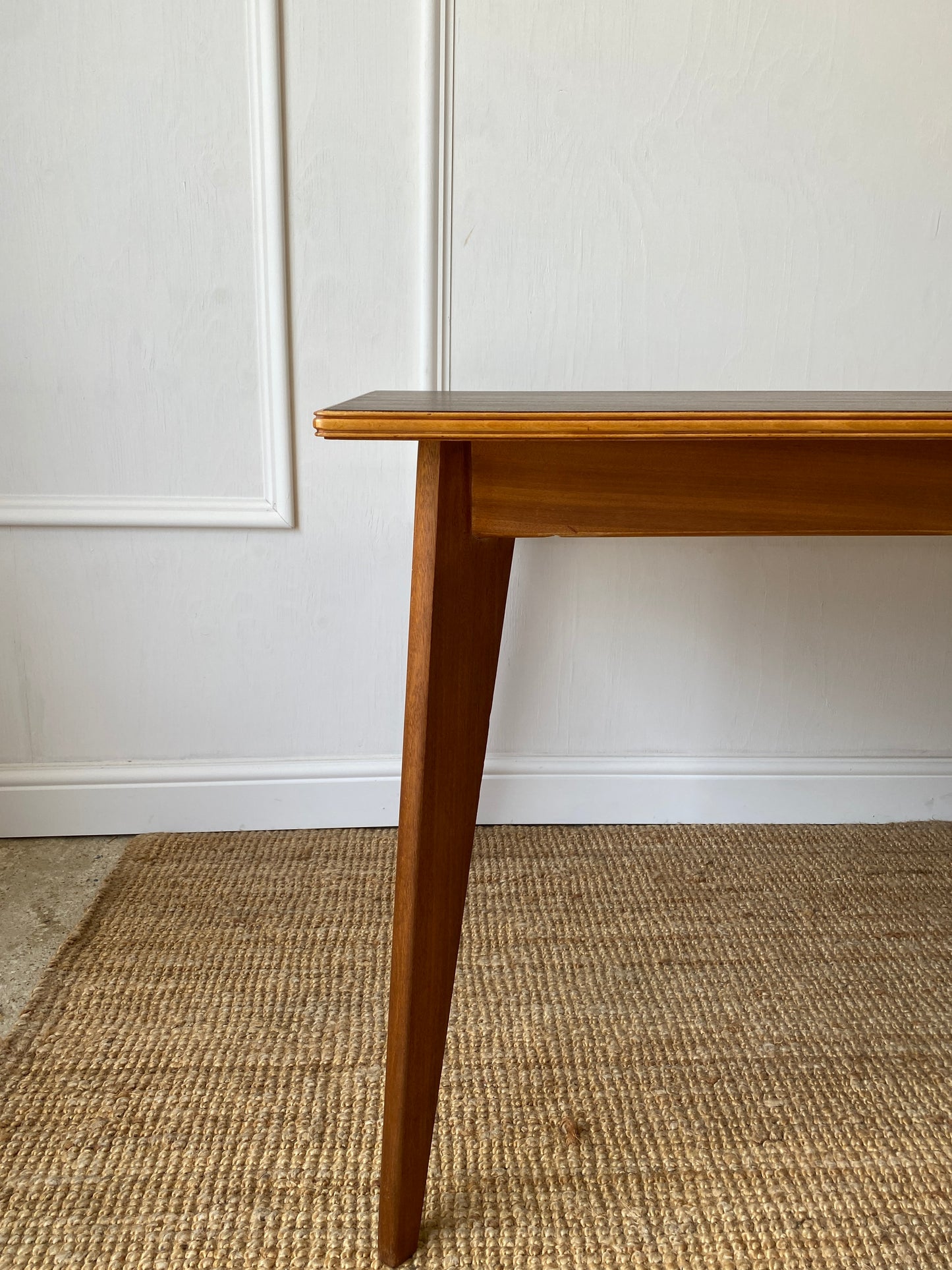 Morris of Glasgow Table