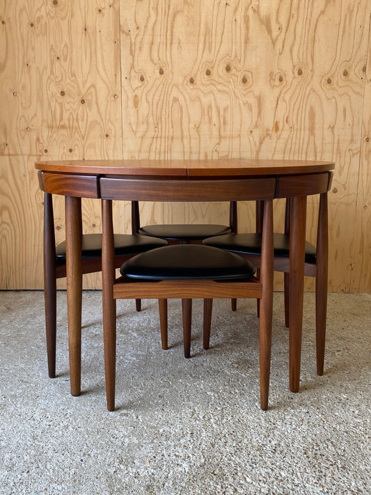 Roundette Table & Chairs