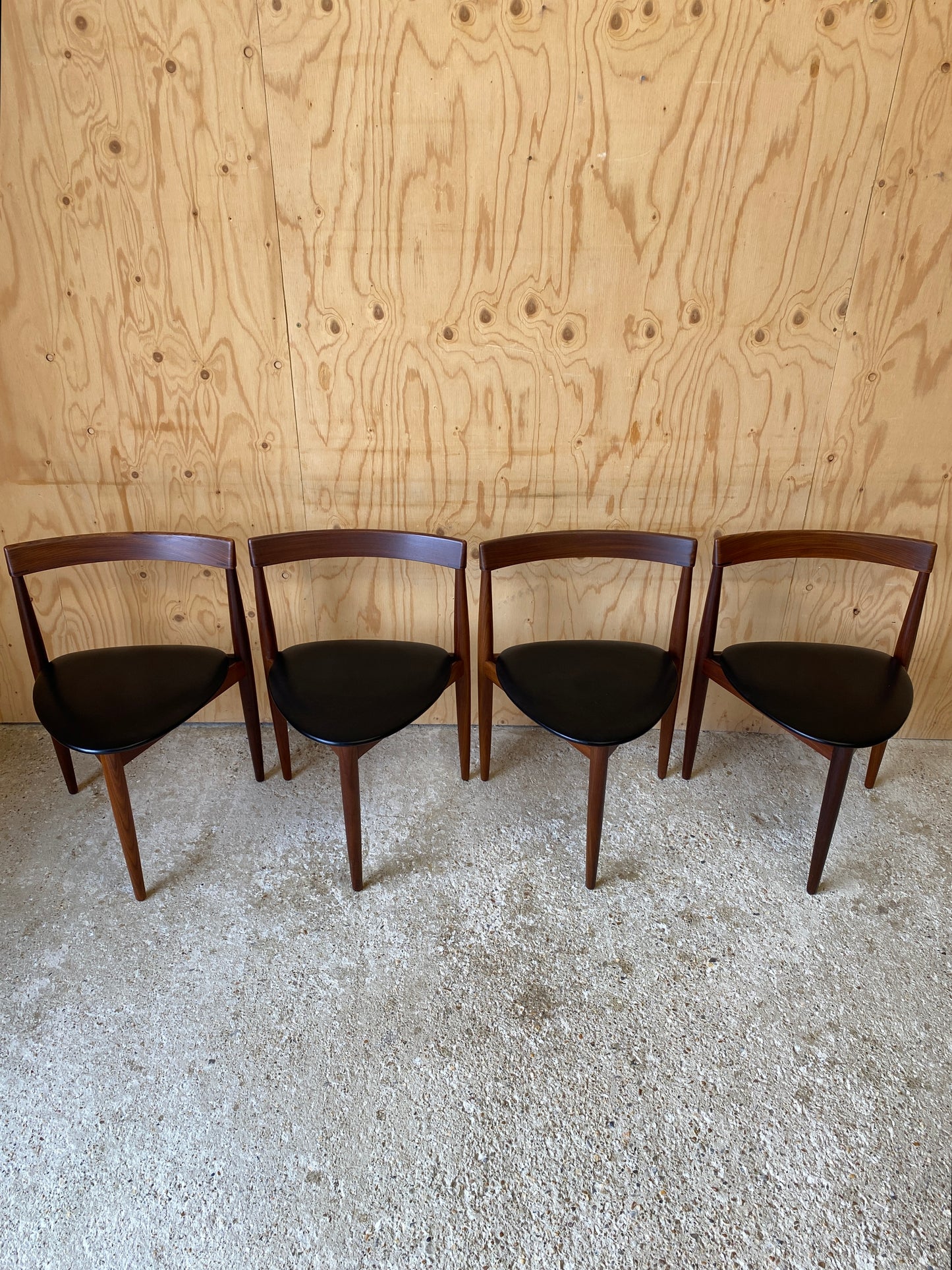 Roundette Table & Chairs