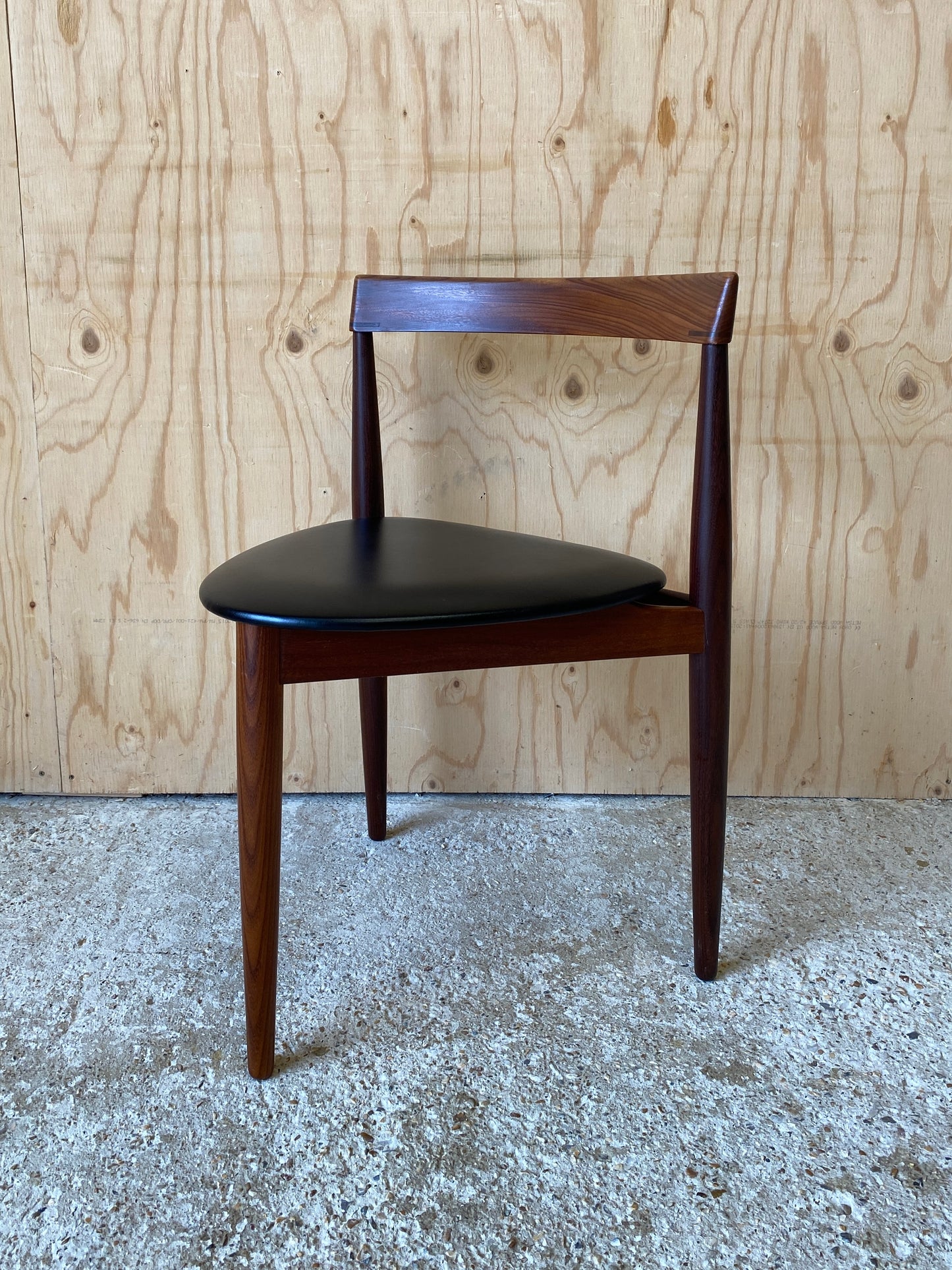 Roundette Table & Chairs