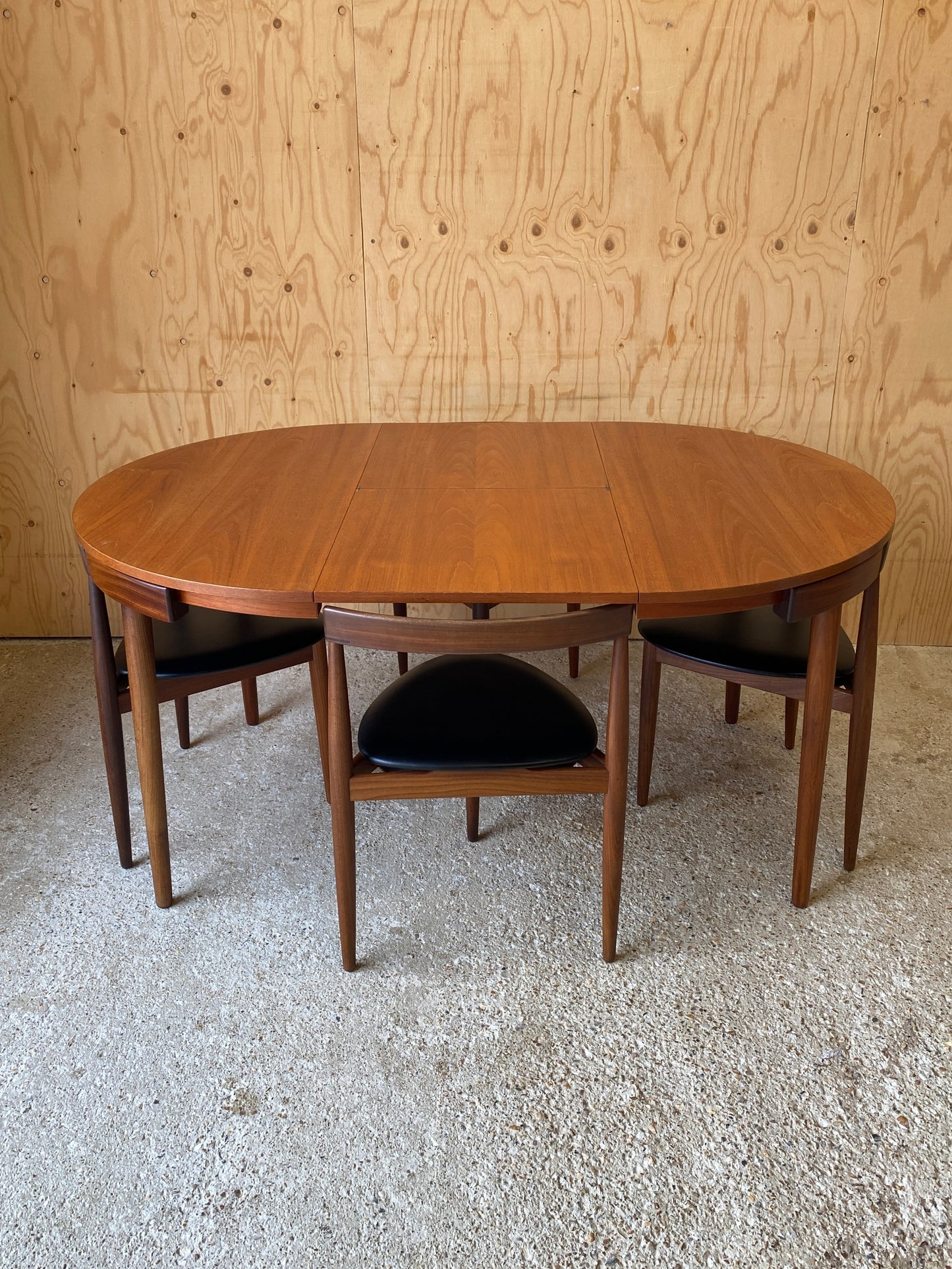 Roundette Table & Chairs
