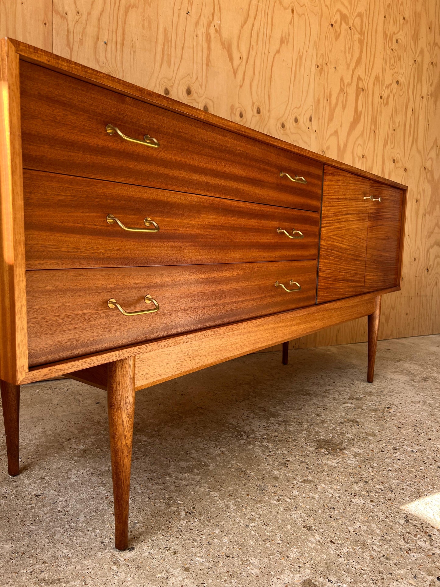Uniflex Sideboard