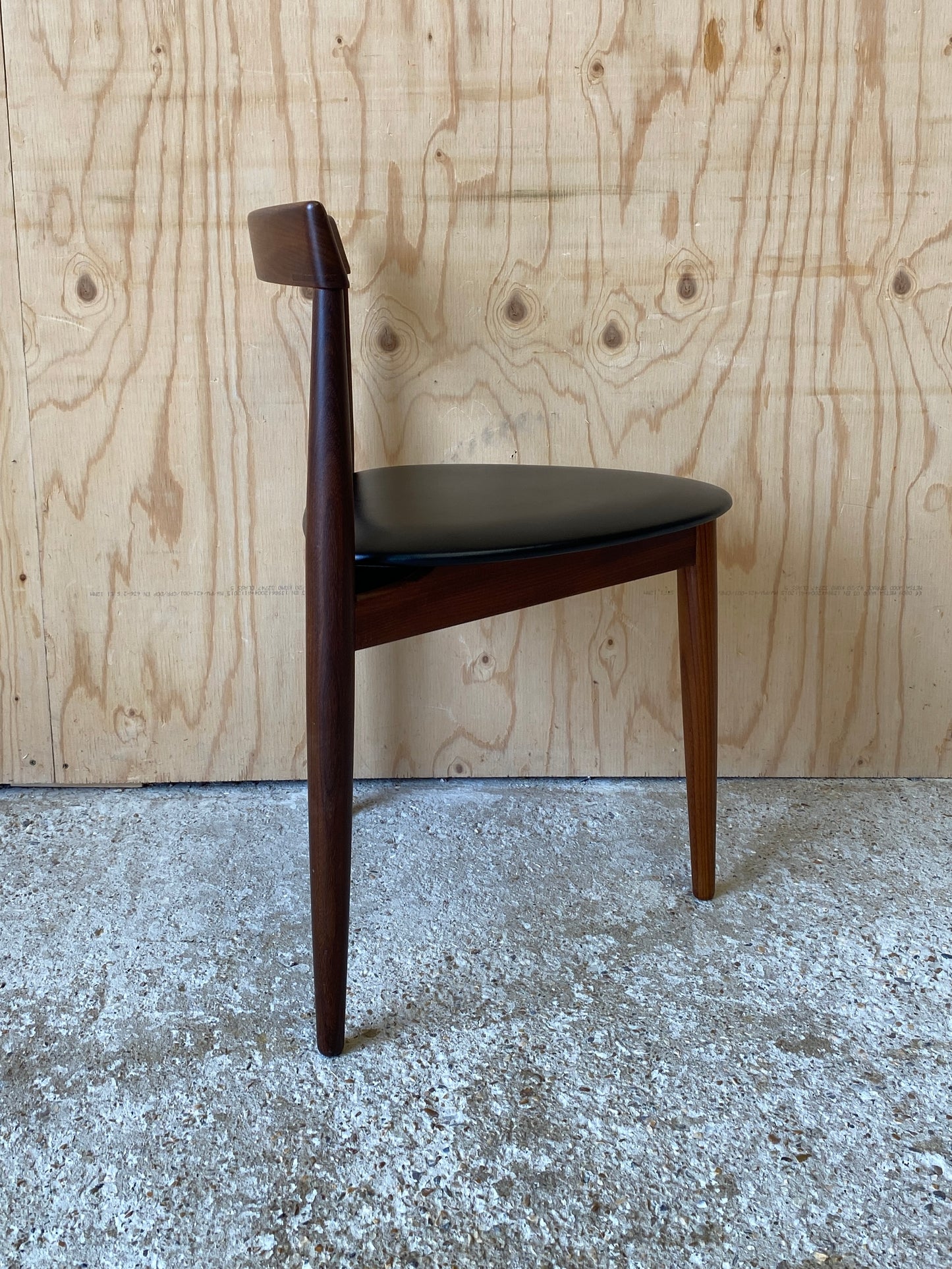 Roundette Table & Chairs