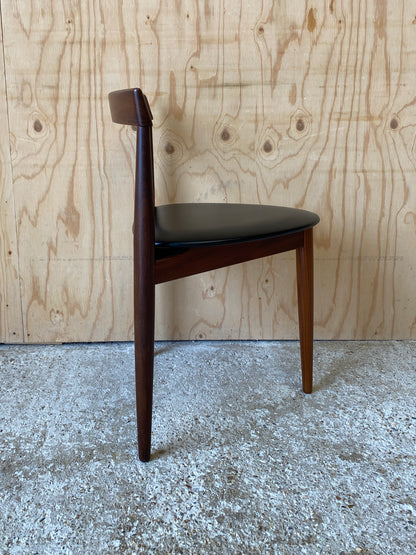 Roundette Table & Chairs