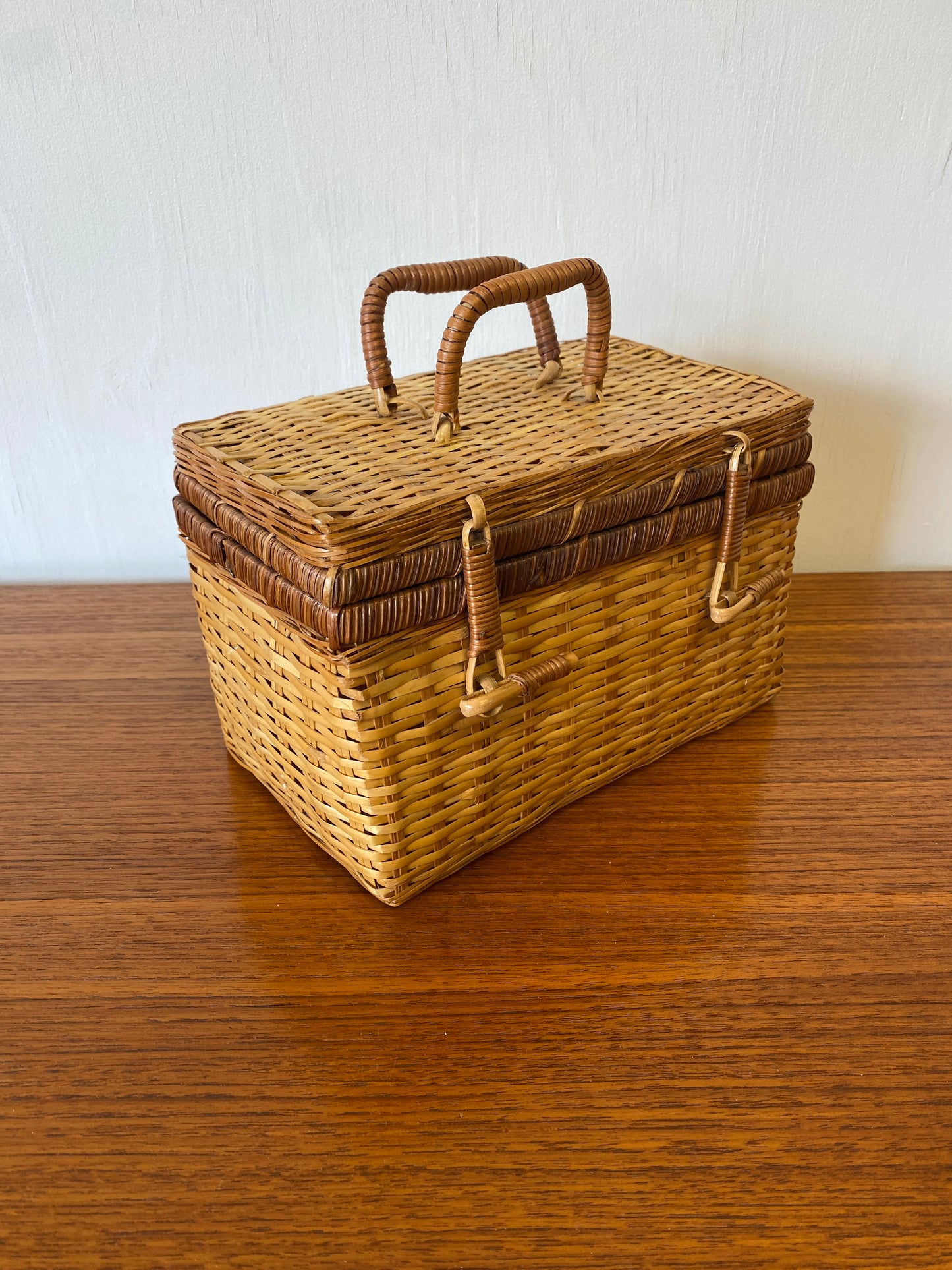 Vintage Wicker Lunchbox