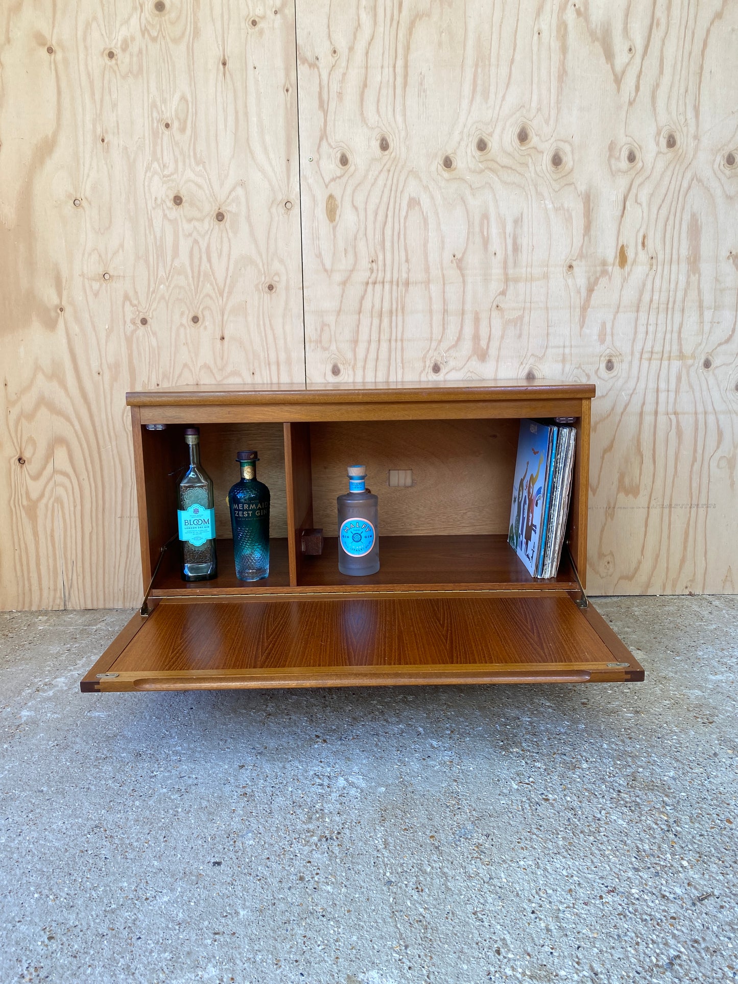 Mid Century Retro Vintage Nathan Sideboard on Wooden Tapered Legs