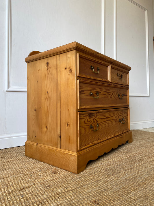 Pine Chest of Drawers