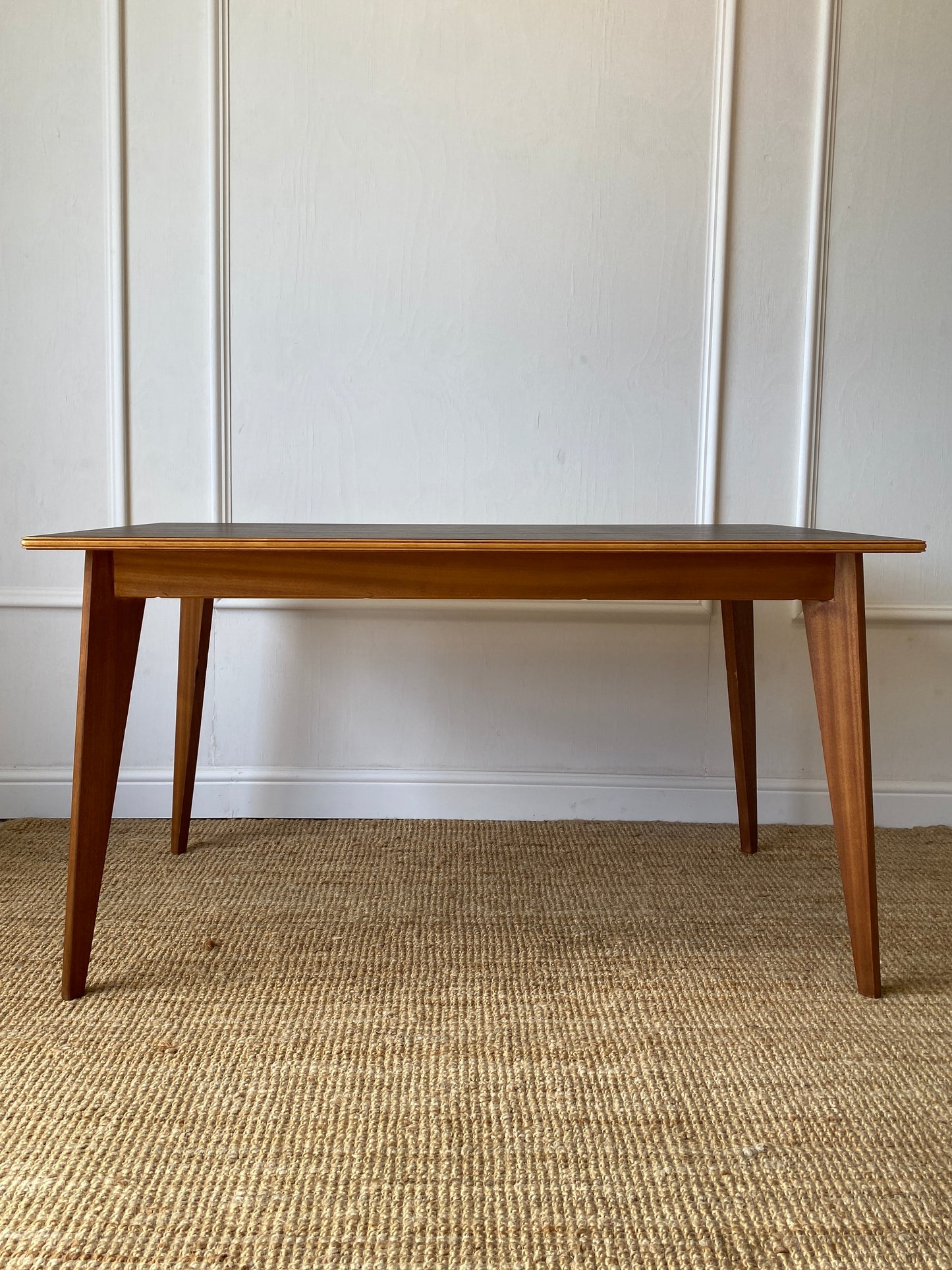Morris of Glasgow Table