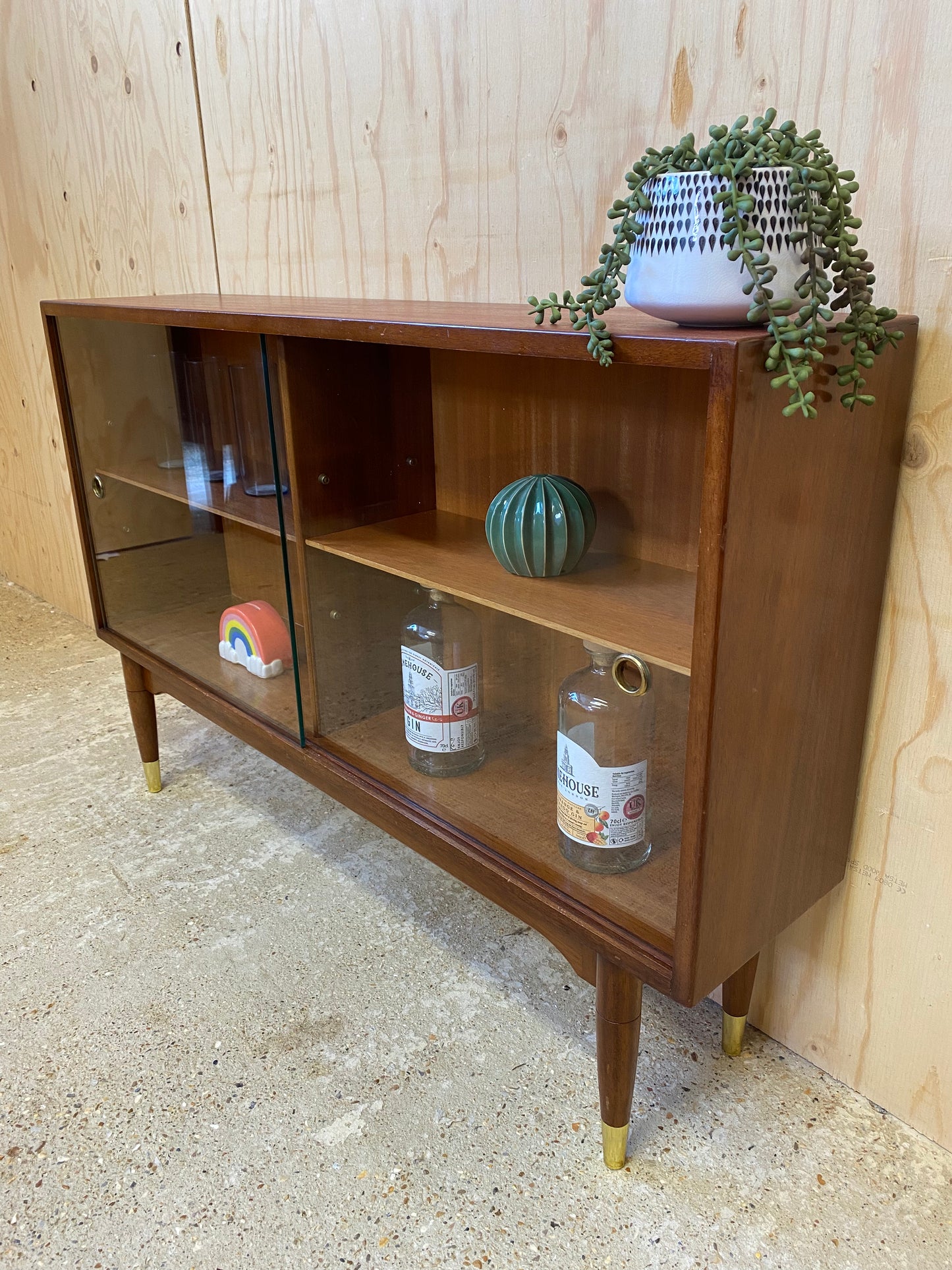 Mid Century Retro Vintage Glass Sliding Doors Drinks Cabinet