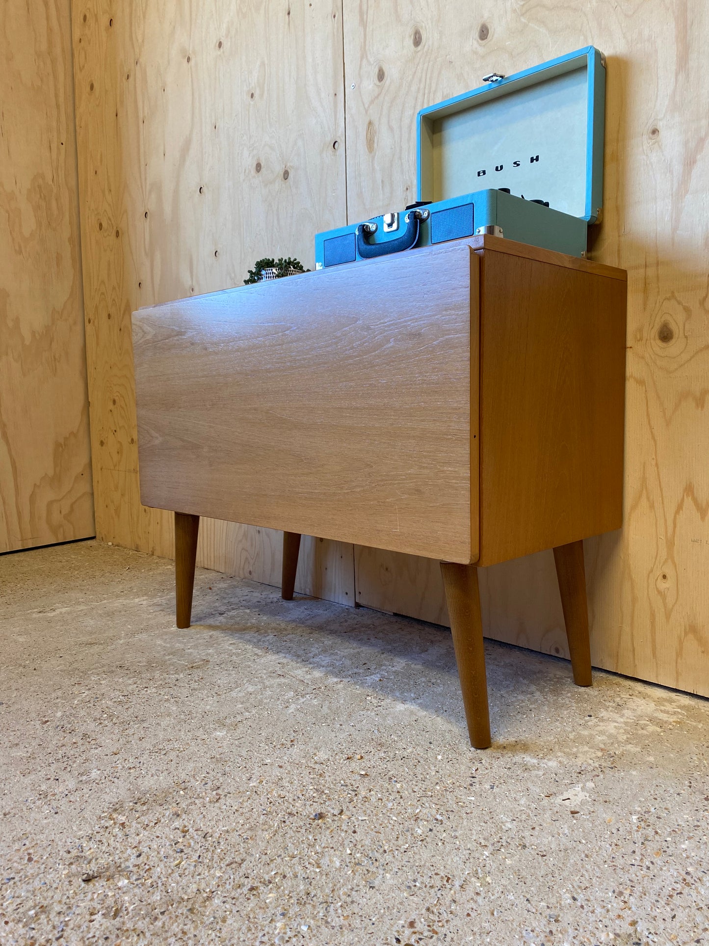 Beaver & Tapley 33 Record Cabinet