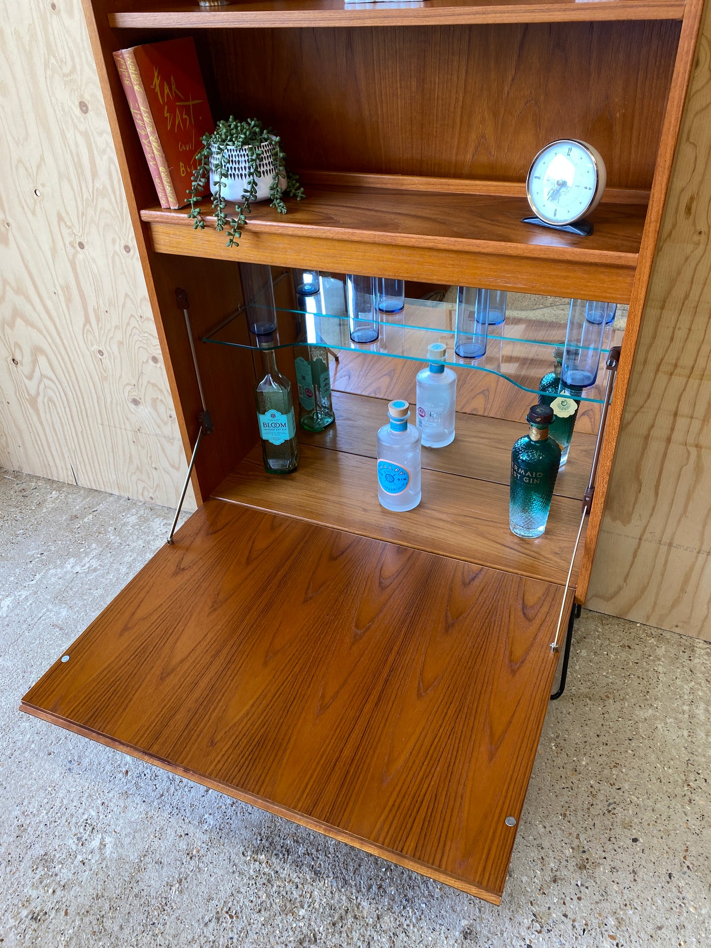 GPlan Fresco Drinks Cabinet on Black Hairpin Legs