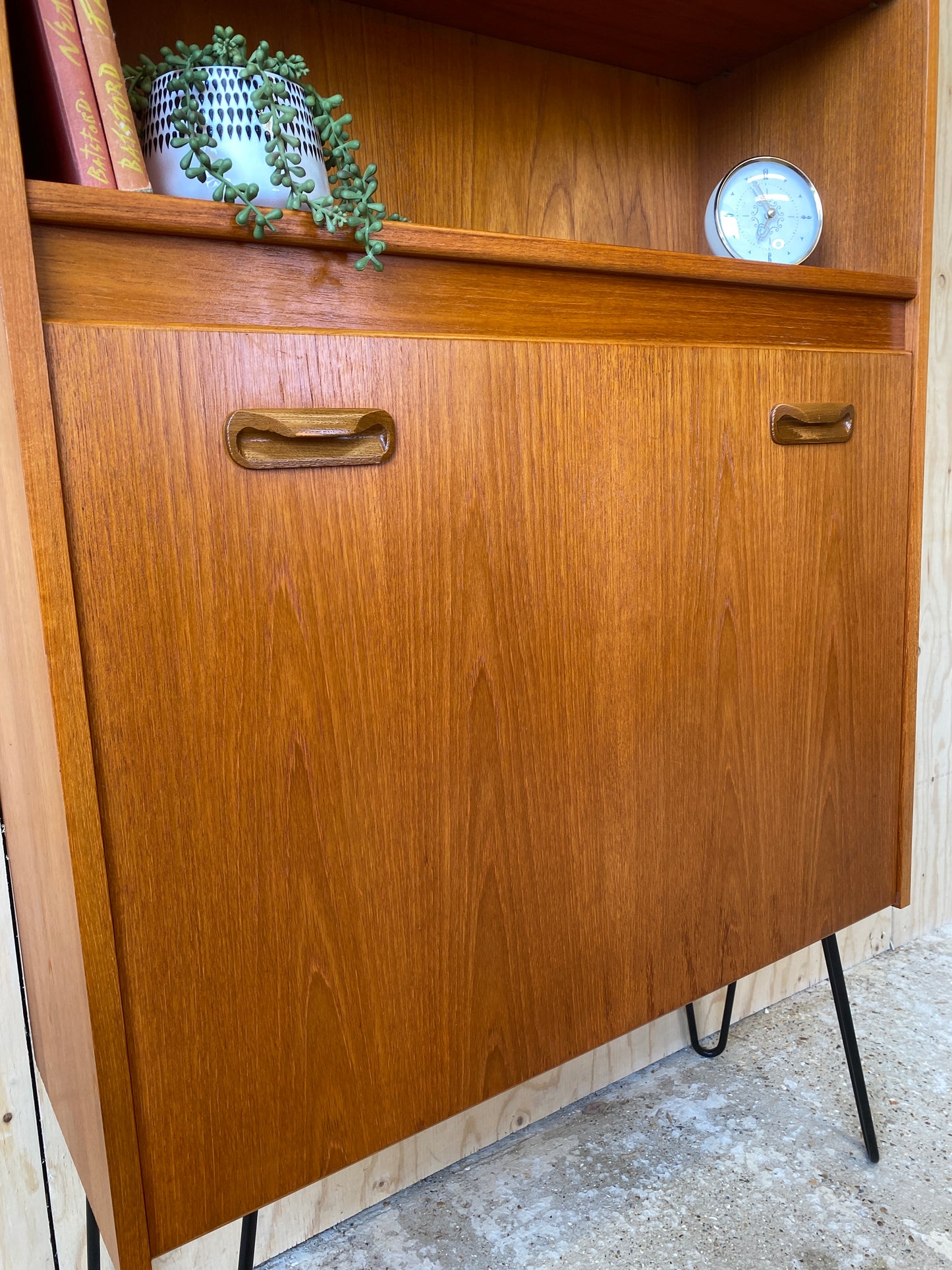 GPlan Fresco Drinks Cabinet on Black Hairpin Legs