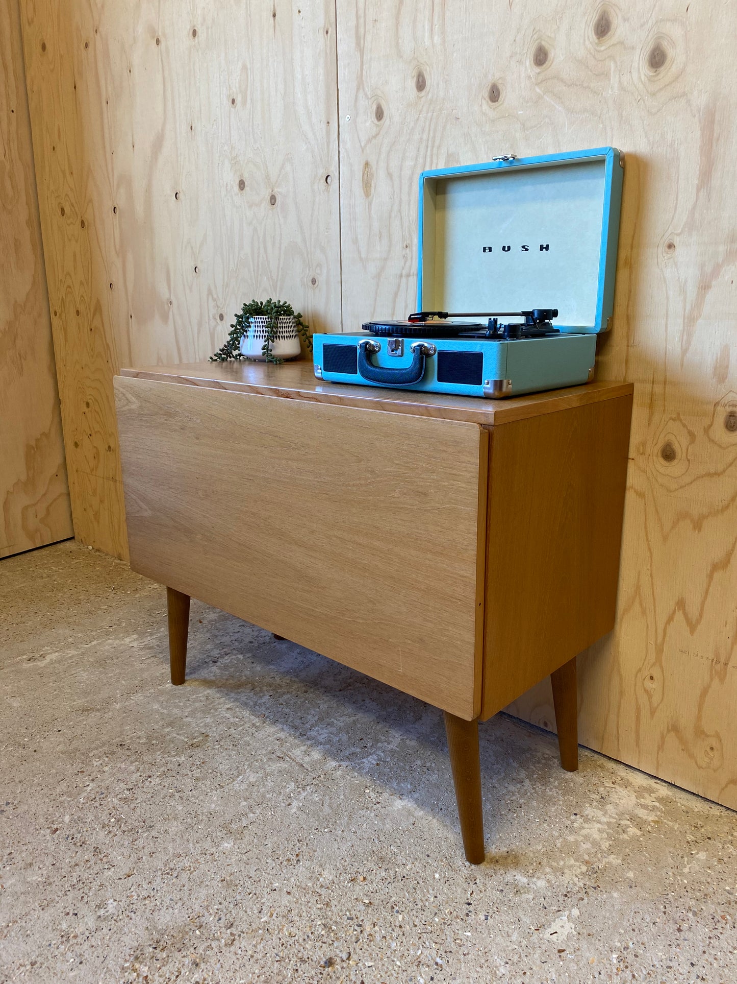 Beaver & Tapley 33 Record Cabinet